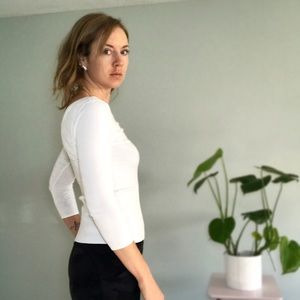 Bebe 3/4 Sleeve White V-neck Knit Logo Sweater Top with Rib Waist, Size Medium